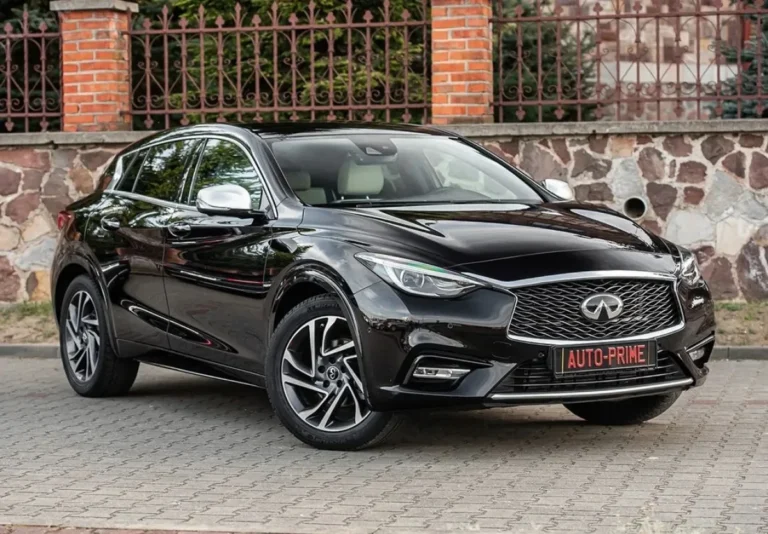 Infiniti Q30